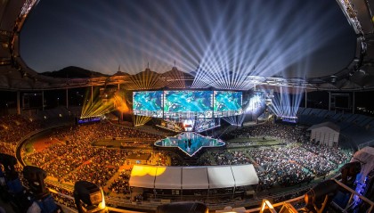 FNC战队强势开局斩获一血，经济领先奠定胜局，大龙团战高地推进锁定胜利